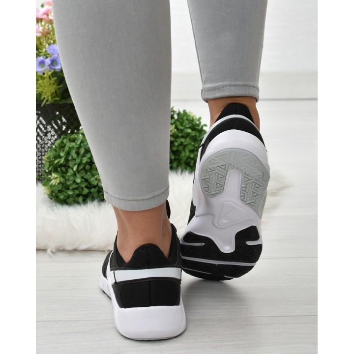 Buty sportowe W Nike Legend Essential 2 CQ9545-001 Czarne