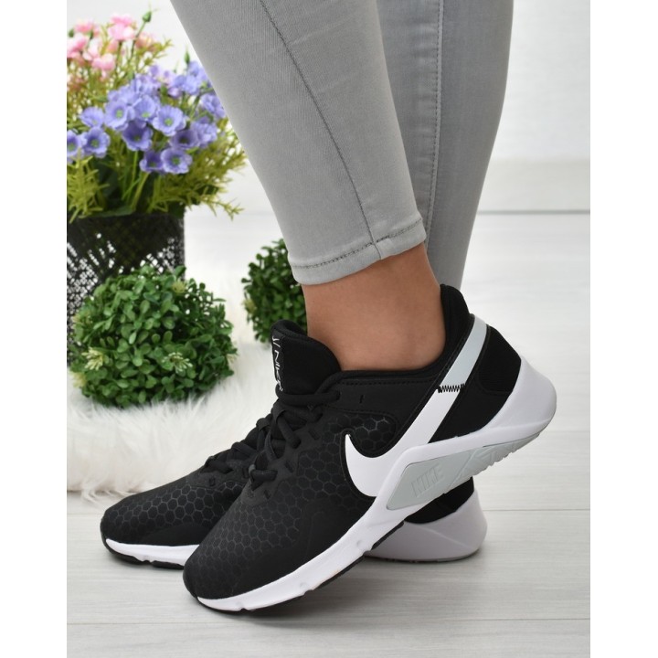 Buty sportowe W Nike Legend Essential 2 CQ9545-001 Czarne