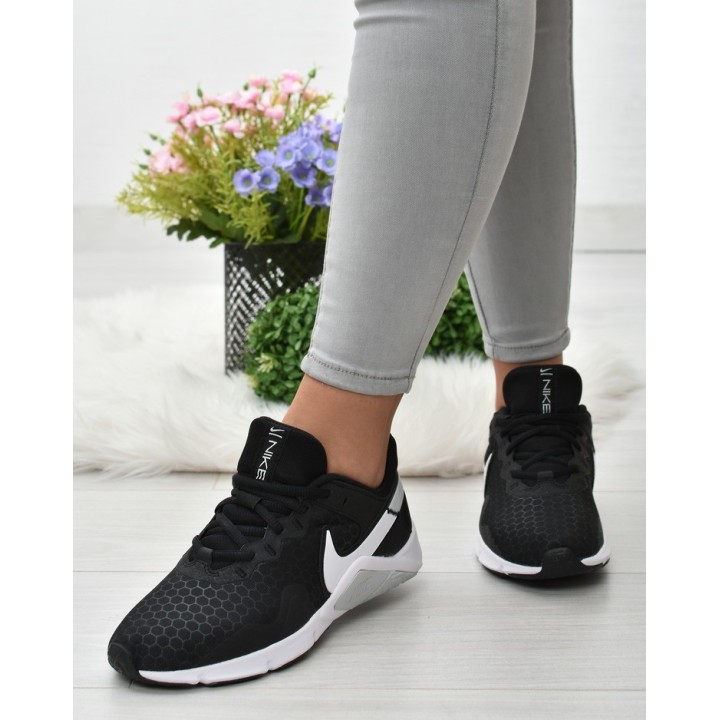 Buty sportowe W Nike Legend Essential 2 CQ9545-001 Czarne