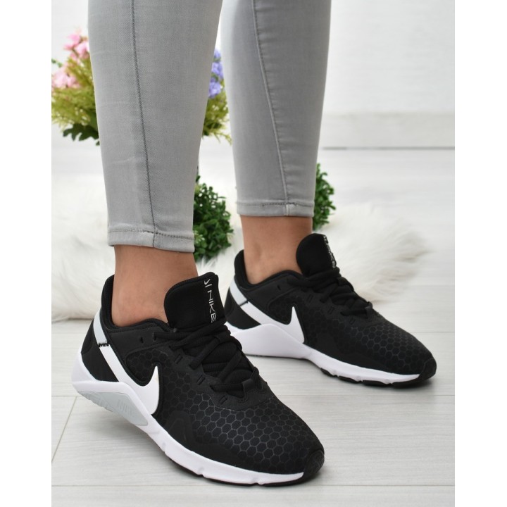 Buty sportowe W Nike Legend Essential 2 CQ9545-001 Czarne