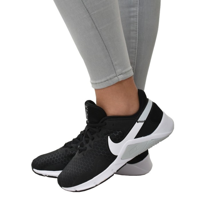 Buty sportowe W Nike Legend Essential 2 CQ9545-001 Czarne